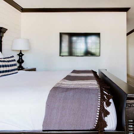 Hillside Boutique Hotel Castroville Exterior photo