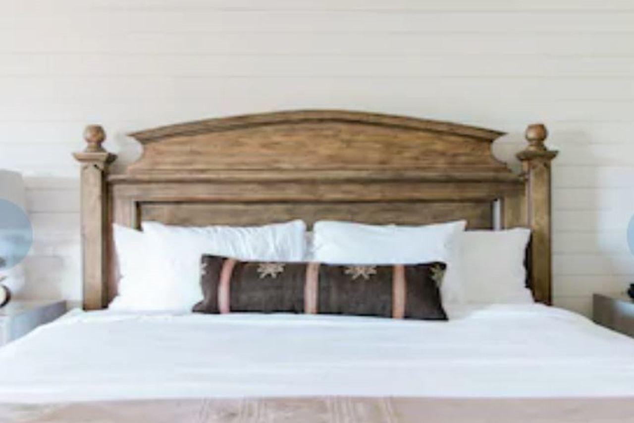 Hillside Boutique Hotel Castroville Exterior photo