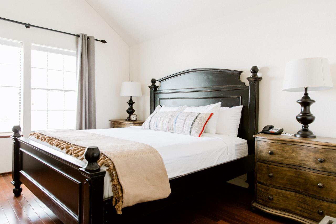 Hillside Boutique Hotel Castroville Exterior photo