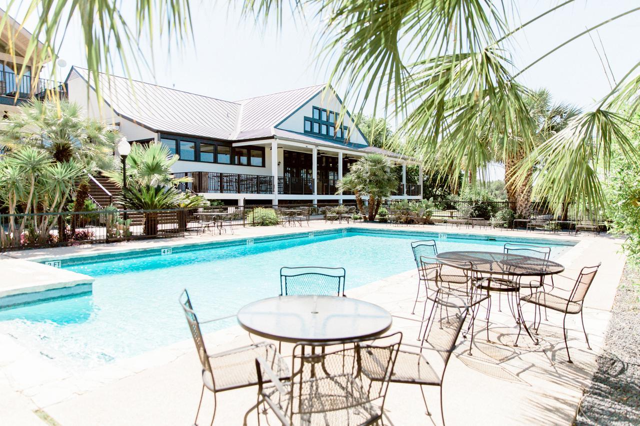 Hillside Boutique Hotel Castroville Exterior photo