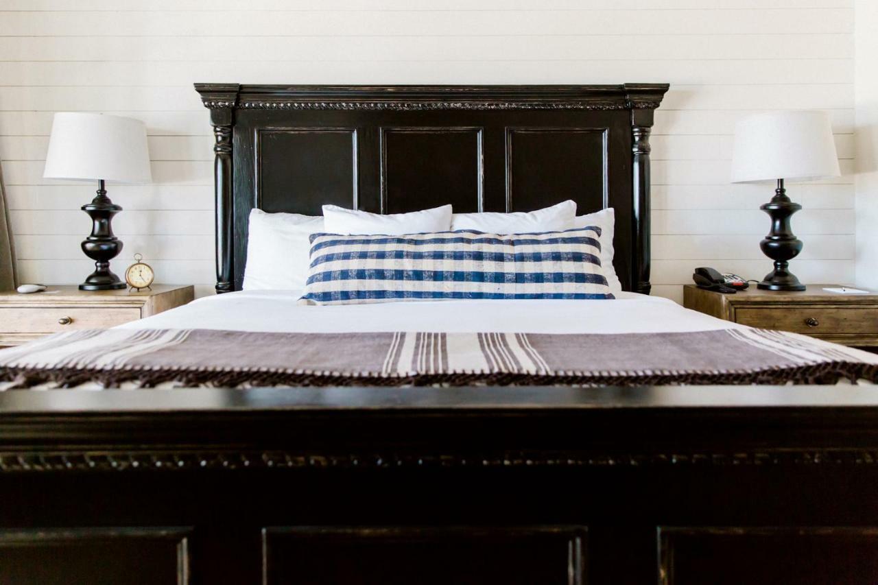 Hillside Boutique Hotel Castroville Exterior photo